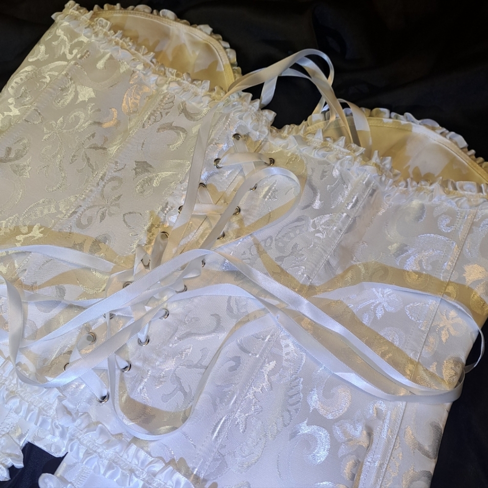 NEW Gorgous CORSET - Picture 4 of 7